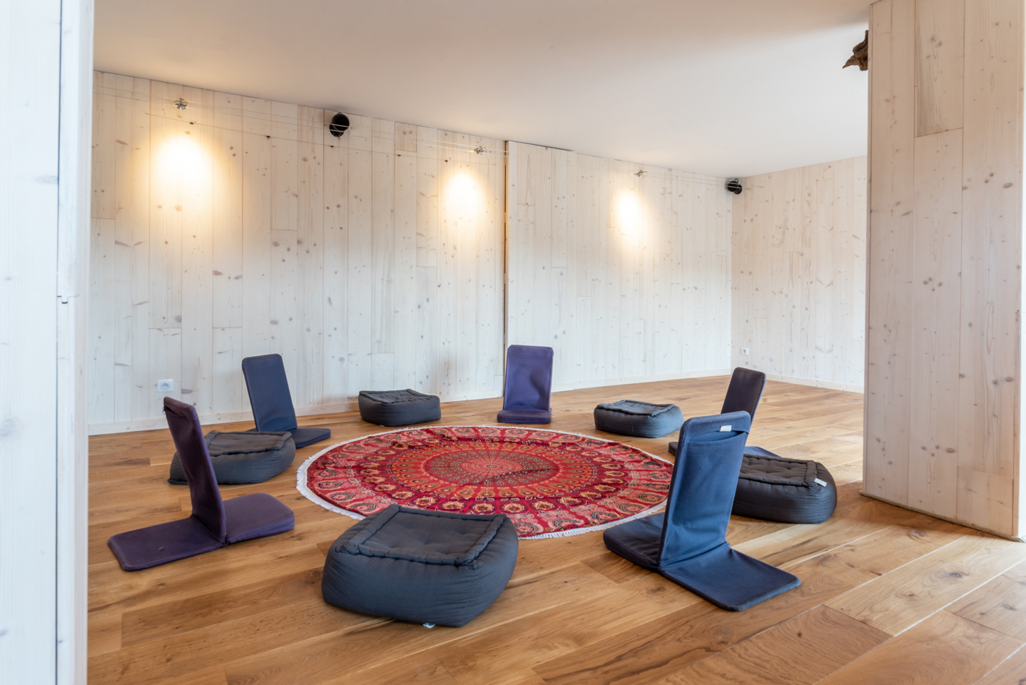 salle de 40 m2 toute de bois