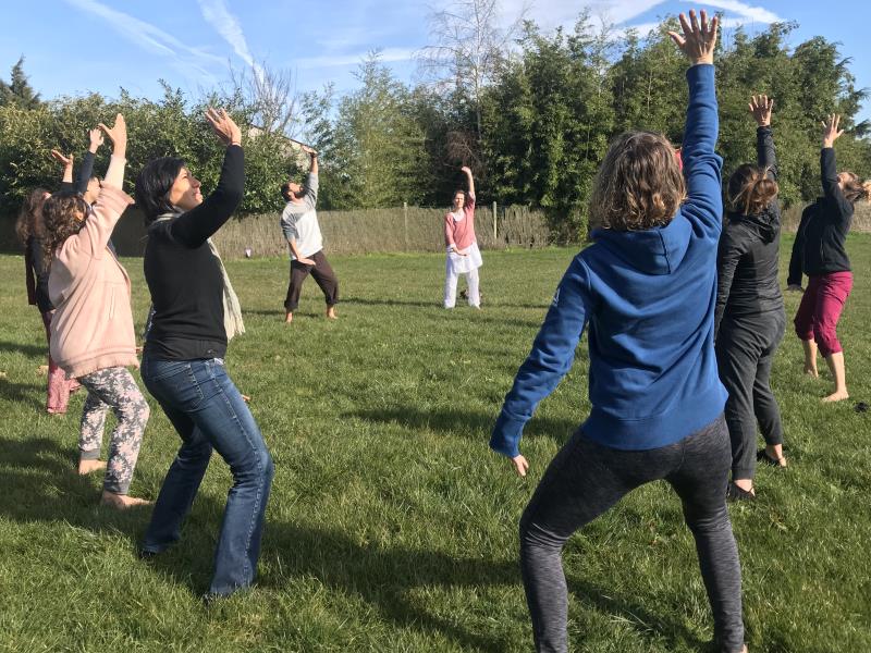 Yoga en plein air dans la Grande Prairie