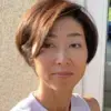 Les cours s'orientent en fonction des saisons, des personnalités du groupe et des besoins de chacun. Les supports ou d'autres manières d'exercice sont proposés selon la spécificité et la possibilité de participants pour qu'ils se sentent à l'aise pendant la séance. Les pratiques de posture, respiration, méditation, chant de mantra. L'ambiance chaleureuse et bienveillante en petit groupe de moins de 12 personnes. La méditation guidée hebdomadaire est mise en place gratuitement en ligne pour prolonger la prat