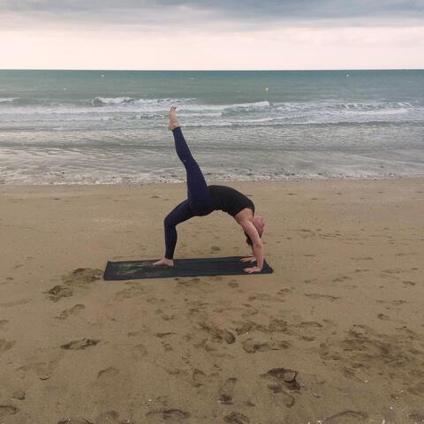 Urdhva Dhanurasana sur la plage
