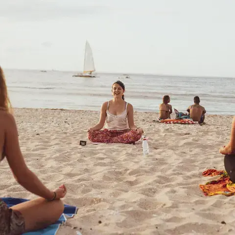 Un yoga dynamique et relaxant à la fois accessible à tous!