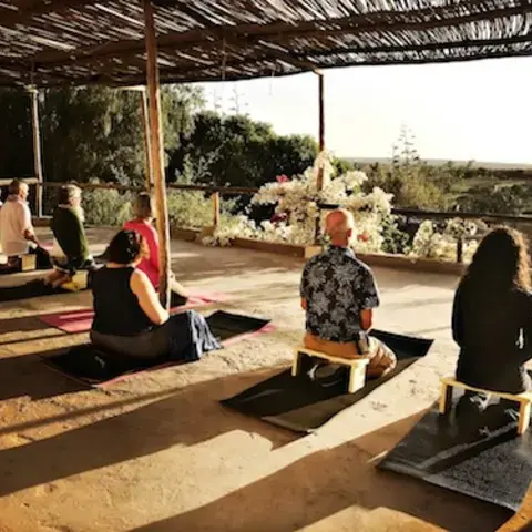 Méditation au soleil couchant