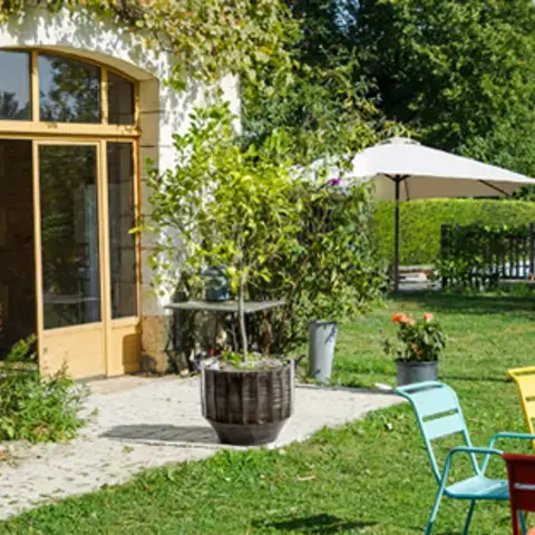 Un Lieu en Dordogne conçu comme un réceptacle, un nid pour vous abriter, vous soutenir, le Temps de votre traversée, de vos prises de conscience, de votre mue.