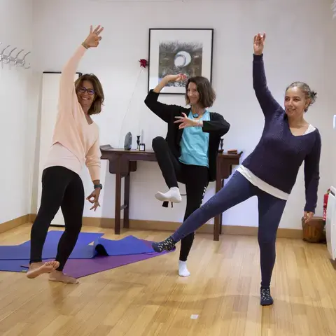 élèves de Yoga dans le studio