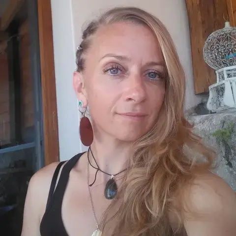 julie professeur de yoga - naturopathe