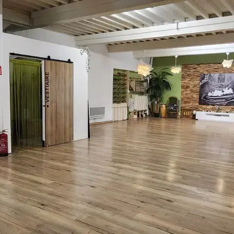 grande salle de pratique en rez de chaussée