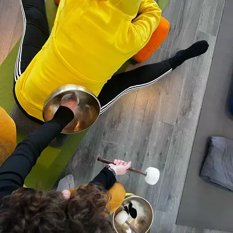 Passage du bol chantant sur le dos Yin Résonance