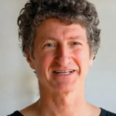 Willy Bok enseignant de yoga Iyengar à Ajaccio et Bruxelles