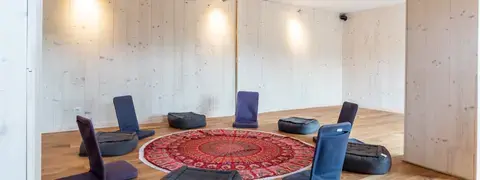 salle de 40 m2 toute de bois