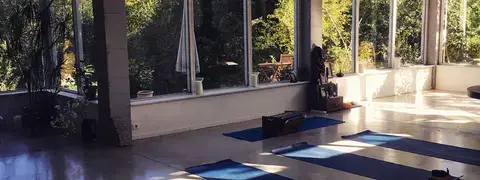 Salle de Yoga - Le Clos des Lucioles Lieu de stages et formations dans le Parc du Haut Languedoc