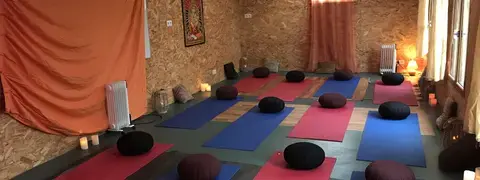 Petite salle polyvalente en configuration "Yoga"