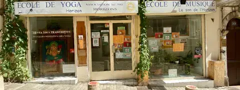 Ecole de Yoga Horizon, 99 montée de la Grande Côté à Lyon. Devanture de l'école de yoga horizon