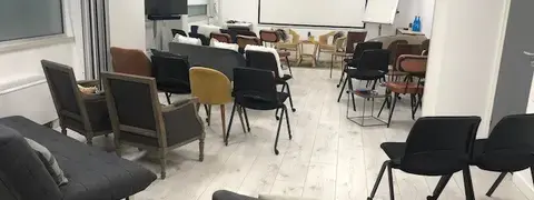 arrière de la salle