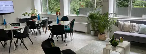 Vue sur jardin depuis notre salle huit