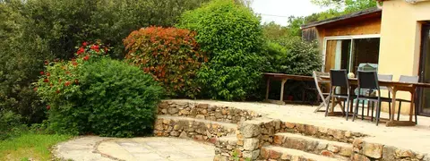 vue de la terrasse aux jardins du tao en Ardeche