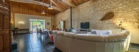 Salle de réception, ses grandes poutres