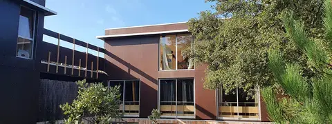 La Villa Cayola et son jardin paysager, écrin de verdure entre forêt et océan aux portes des Sables-d'Olonne.