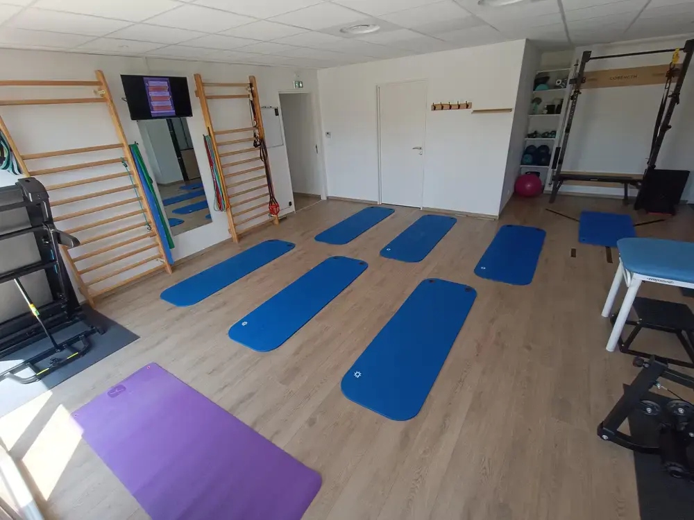 Gymnase agencé avec 8 tapis